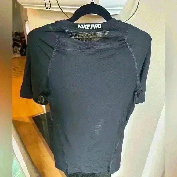 Nike women’s athletic tee, black, large - Picture 2 of 2